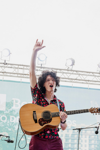 Student performing in Un Lago de Conciertos concert series