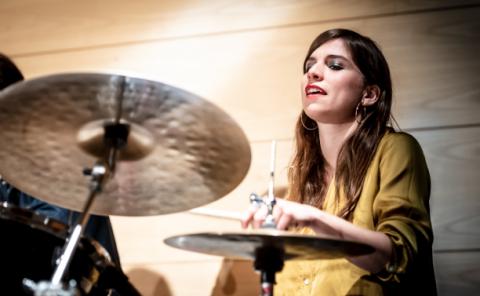 Drummer in a local venue in Valencia, in one of the multiple performance opportunities offered during the academic year.