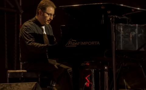 Piano student playing at “La Nit de Berklee”, the farewell concert representing the culmination of a year of work, learning, and achievements.