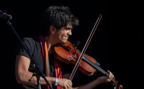 Violin student playing in a collaboration with the M.A. in Global Entertainment and Music Business.