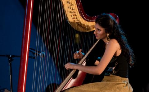 Harp student playing at “La Nit de Berklee”, the farewell concert representing the culmination of a year of work, learning, and achievements.