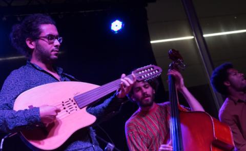 Oud student playing in a local venue in Valencia, in one of the multiple performance opportunities offered during the academic year.