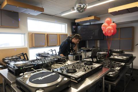 Student at the DJ lab