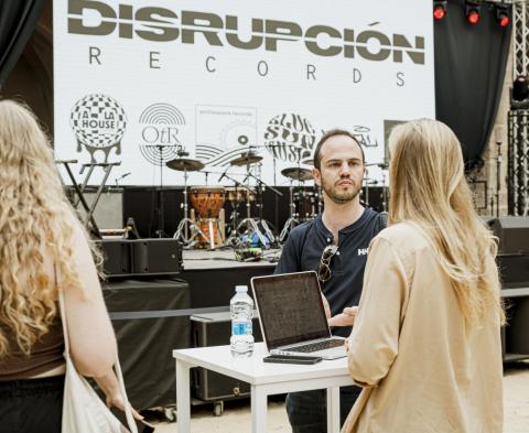 Students at a Disrupcion's event