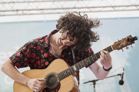 FYA student playing at Un lago de Conciertos