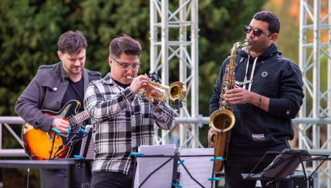 Students perform at Un Lago de Conciertos
