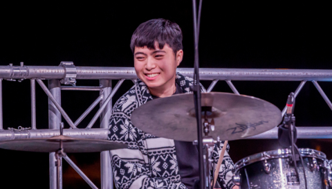 Student performs at Un Lago de Conciertos